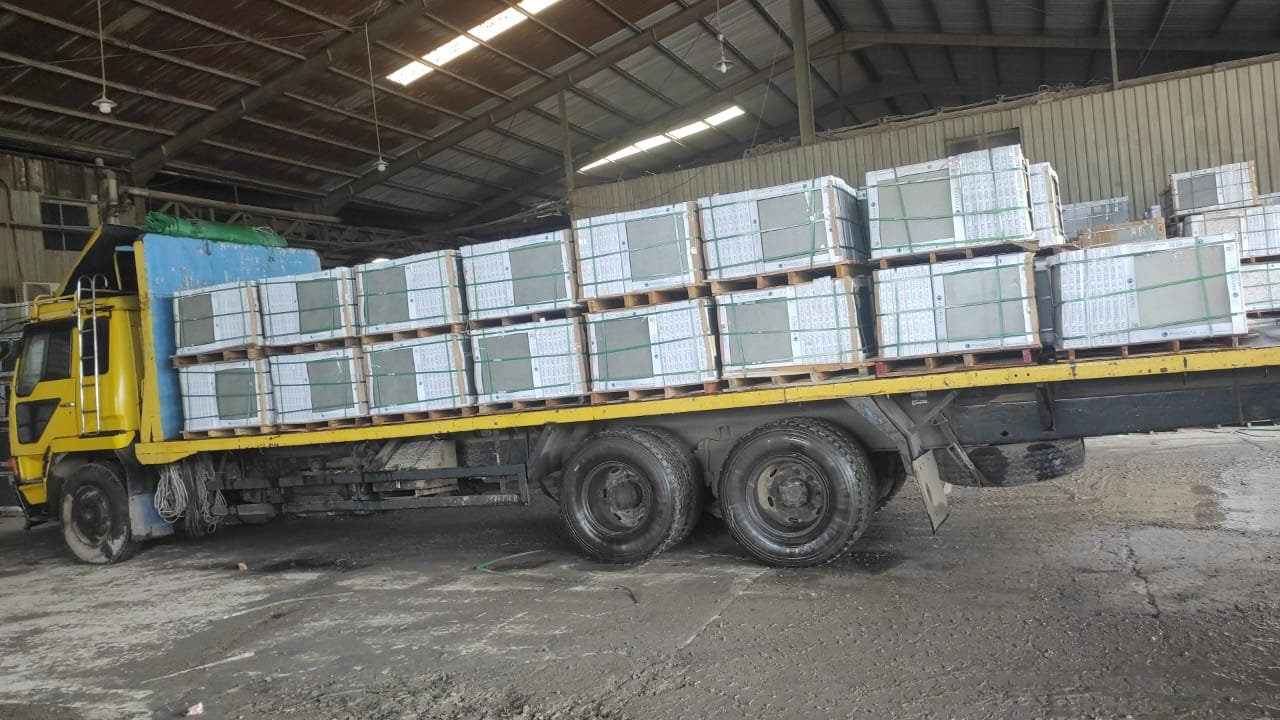 pengiriman Granit Sandimas2